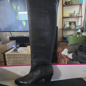 Black Vince Camuto size 9 boots